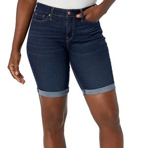 COPY - NWT Women’s Levi Strauss cuffed Bermuda Shorts